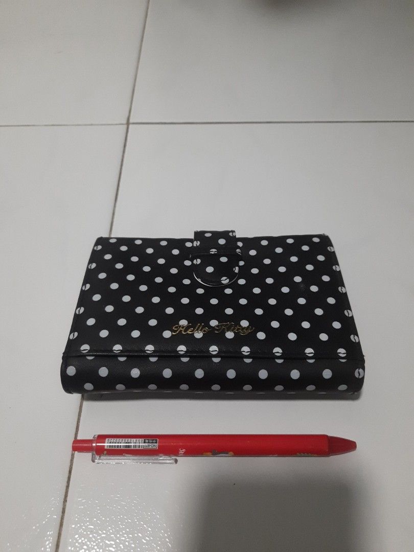 Hello Kitty Purse (Category: Bags & Wallets) located in Singapore. Submitted by thrifty_mom (Listing ID 1375439584, Image 2). Description: Light used purse For teenager or young adult Inside is clean No holes or tear Not for fussy buyer Self collect at sembawang Drive.