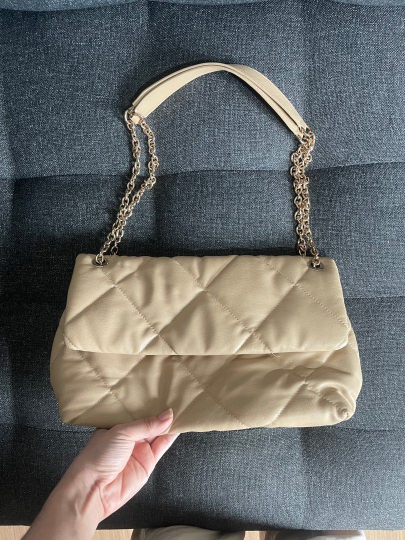 h&m 2 way sling bag beige bag (Category: Cross-body Bags) located in Quezon City. Submitted by fasttrend (Listing ID 1375314800, Image 3). Description: bought it for 1999 no issue good condition .