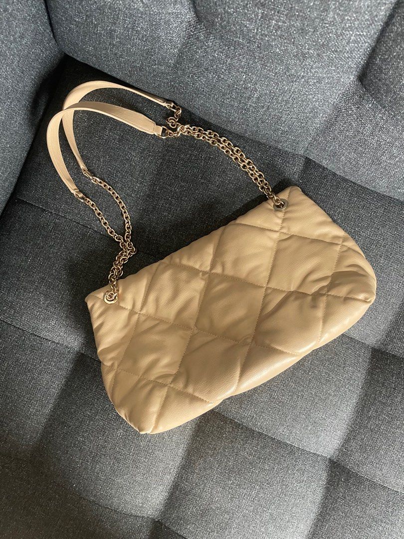 h&m 2 way sling bag beige bag (Category: Cross-body Bags) located in Quezon City. Submitted by fasttrend (Listing ID 1375314800, Image 2). Description: bought it for 1999 no issue good condition .