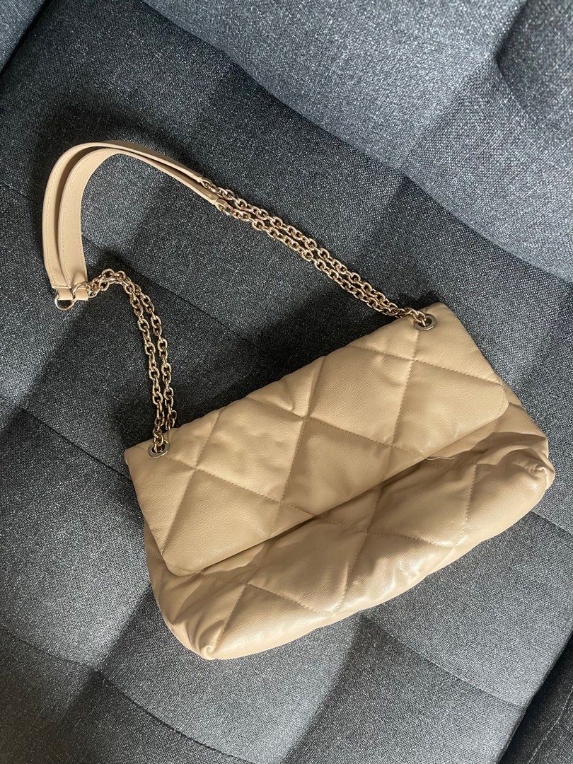 h&m 2 way sling bag beige bag (Category: Cross-body Bags) located in Quezon City. Submitted by fasttrend (Listing ID 1375314800, Image 1). Description: bought it for 1999 no issue good condition .