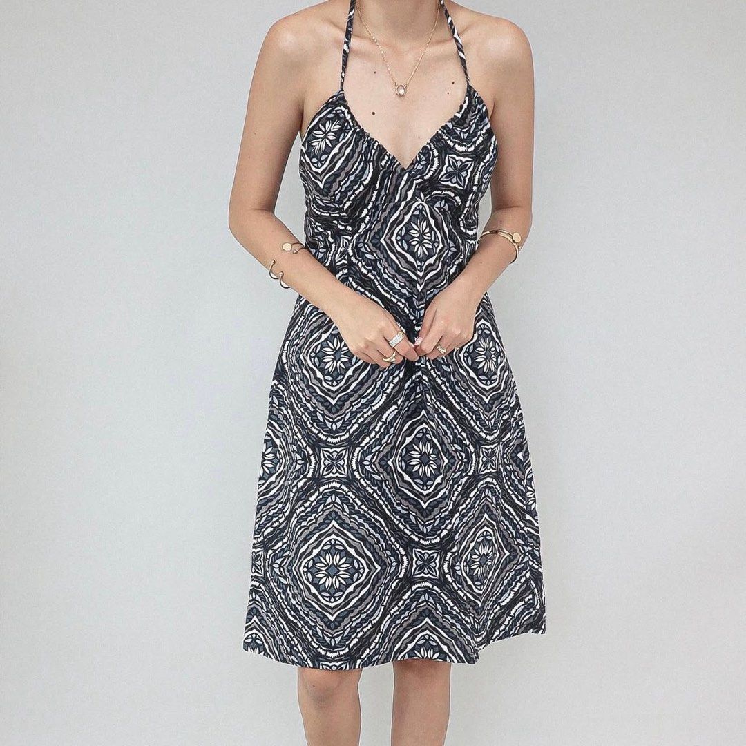 H&M tie printed summer dress (Category: Dresses) located in Manila. Submitted by joyiseoo (Listing ID 1375273428, Image 2). Description: Cotton, printed backless mini dress Stretchable Medium Bust : up to 41” Length : 30” .