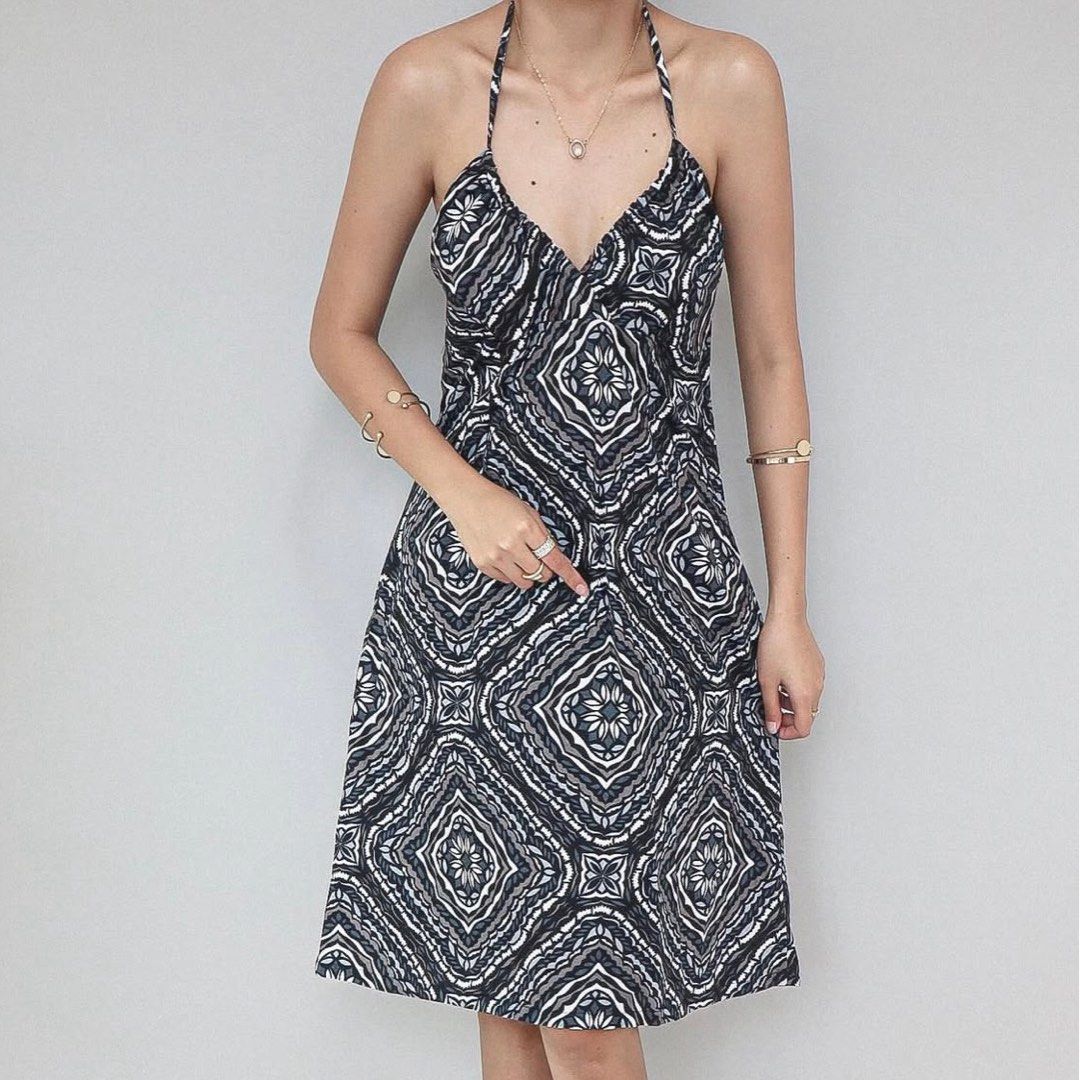 H&M tie printed summer dress (Category: Dresses) located in Manila. Submitted by joyiseoo (Listing ID 1375273428, Image 1). Description: Cotton, printed backless mini dress Stretchable Medium Bust : up to 41” Length : 30” .