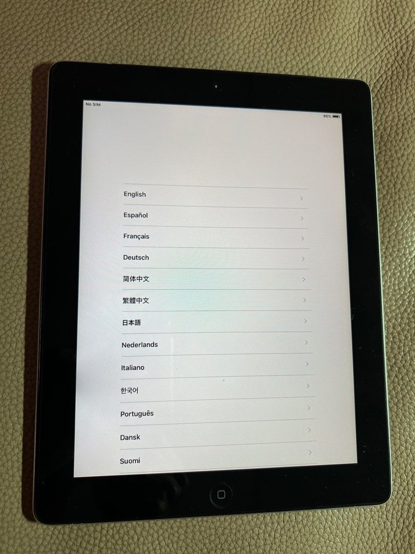 iPad generation 1 Silver 32GB (Category: iPad) located in Singapore. Submitted by calmstar.16aeb8 (Listing ID 1375374447, Image 3). Description: Good working condition iPad 1. Great for collectors In good working condition .