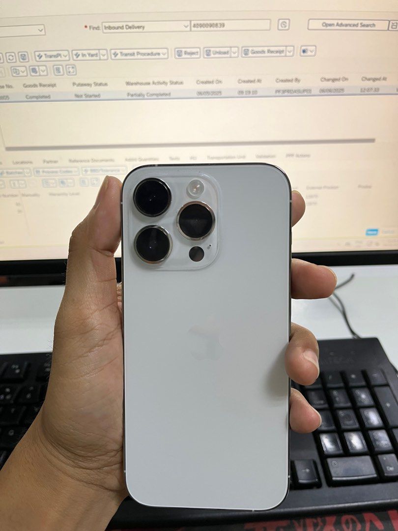 IPHONE 14 PRO (Category: iPhone 14 Series) located in Manila. Submitted by trapsss (Listing ID 1375403534, Image 2). Description: IPHONE 14 PRO “STARLIGHT” 128GB NO ISSUES GLOBE LOCK WITH BOX AND CHARGER .