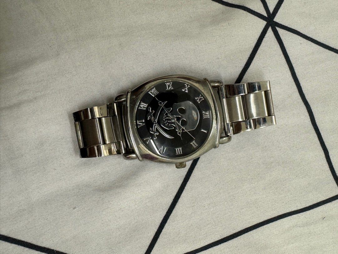 jam skeleton (Category: Watches) located in Wakaf Bharu. Submitted by dausss98 (Listing ID 1375436862, Image 2). Description: nak jual, jam ni susah nk cari boleh try search dekat shop33 atau googl3 area uitm puncak alam, jauh boleh pos *free postage.
