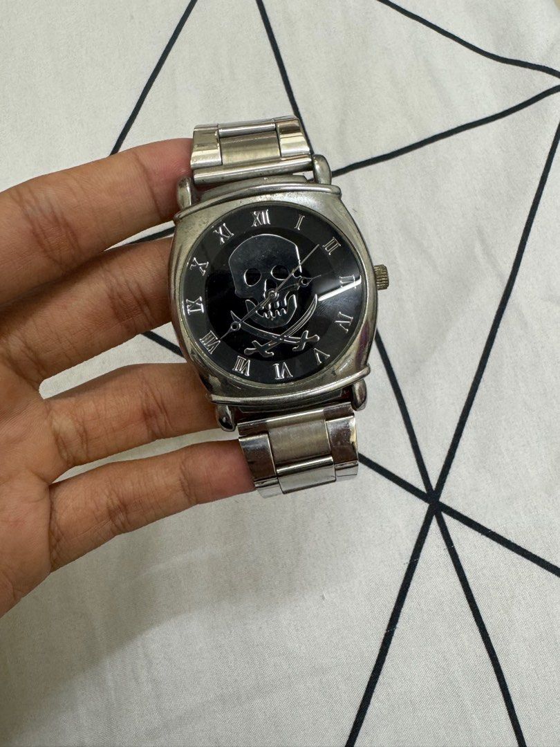 jam skeleton (Category: Watches) located in Wakaf Bharu. Submitted by dausss98 (Listing ID 1375436862, Image 3). Description: nak jual, jam ni susah nk cari boleh try search dekat shop33 atau googl3 area uitm puncak alam, jauh boleh pos *free postage.