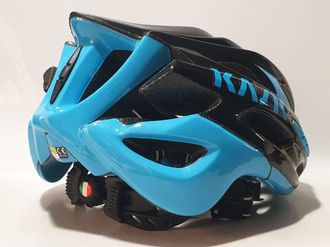 KASK Mojito Bike Helmet (Category: Bicycles) located in Las Pinas. Submitted by oldsthetics (Listing ID 1375456234, Image 3). Description: KASK Mojito Bike Helmet Slightly used condition Pads will need replacement that are available on orange app Size: L 59-62 Weight: 250g Italy Made 🇮🇹 Detailed realtime photos/video are available for a closer look ■Color: Black light blue ■26 air vents ■Uses KASK's unique "UP & DOWN SYSTEM" with two link mecha