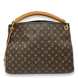 (Category: ) located in . Submitted by carousellluxury (Listing ID 1375342850, Image 1). Description: .
