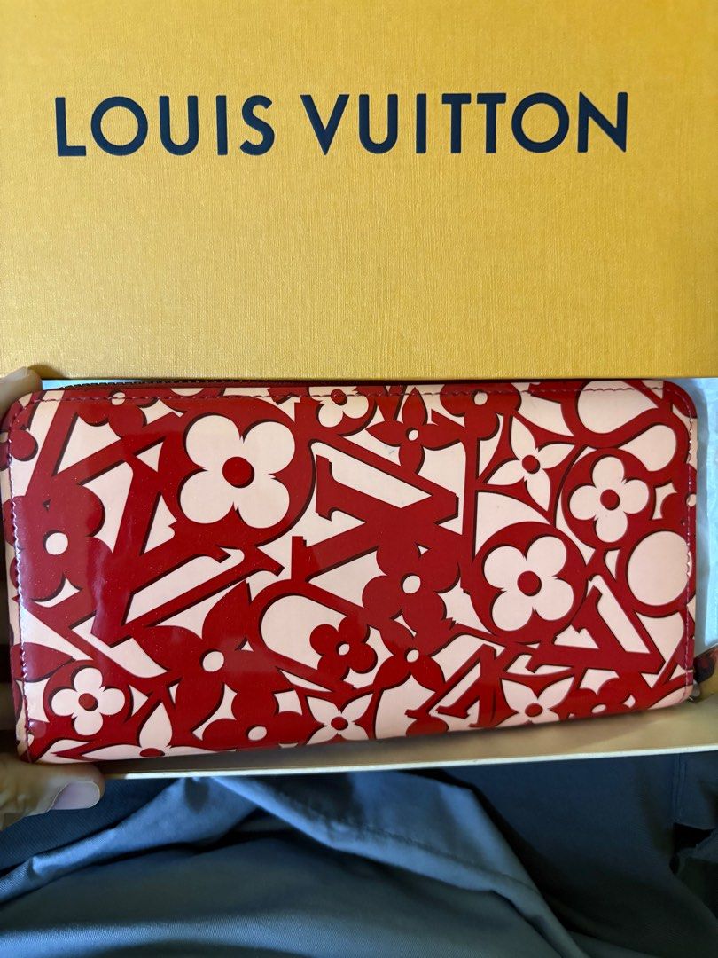 Louis Vuitton Red Patent Long Wallet (Category: Luxury Bags & Wallets) located in Quezon City. Submitted by randomstuffdeclutter33 (Listing ID 1375313016, Image 2). Description: complete inclusions.