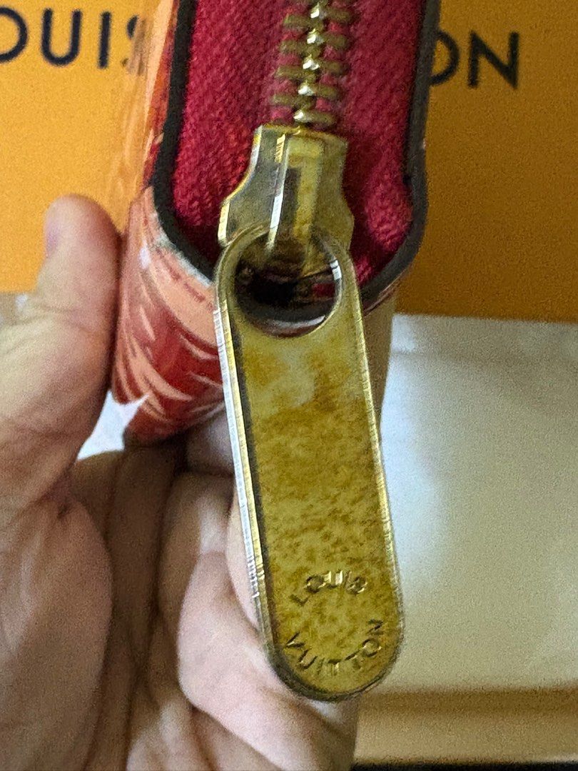 Louis Vuitton Red Patent Long Wallet (Category: Luxury Bags & Wallets) located in Quezon City. Submitted by randomstuffdeclutter33 (Listing ID 1375313016, Image 3). Description: complete inclusions.