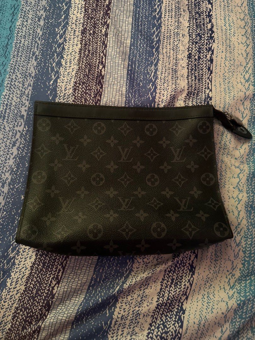 LV clutch (Category: Bags & Wallets) located in Singapore. Submitted by NeoTradzZ (Listing ID 1375323350, Image 1). Description: Selling it for damn cheap because i have other bags No receipt or bag .