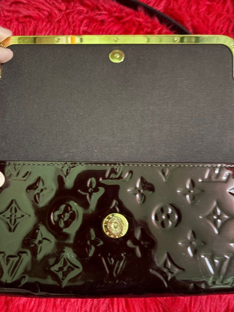 LV Vernis patent shoulder bag (Category: Purses & Pouches) located in Quezon City. Submitted by randomstuffdeclutter33 (Listing ID 1375314555, Image 2). Description: .