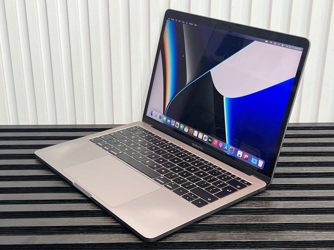 Macbook Pro 2017 Non touchBar 16gb Ram 256gb (Category: Laptops & Notebooks) located in Makati City. Submitted by adam_son (Listing ID 1375432613, Image 3). Description: Model : Macbook Pro 2017 Non touch-bar i5 16GB 256gb 💻 Condition : Secondhand, no hidden issue, Smooth Performance, Price : ₱20,000 Only Quick Specifications - Processor: 2.3GHz Dual-Core intel Core i5 - 16 GB Memory RAM - 256 GB SSD Flash Storage - Backlit Keyboard - Screen Siz