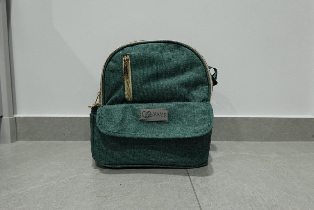 Mama Warehouse Cooler Bag (Category: Diaper Bags & Wetbags) located in Singapore. Submitted by sweettmisery (Listing ID 1375380805, Image 1). Description: BNIB cooler bag, opened to take a look at the insides and to take photos. RTP $25.90 on Mama Warehouse website..