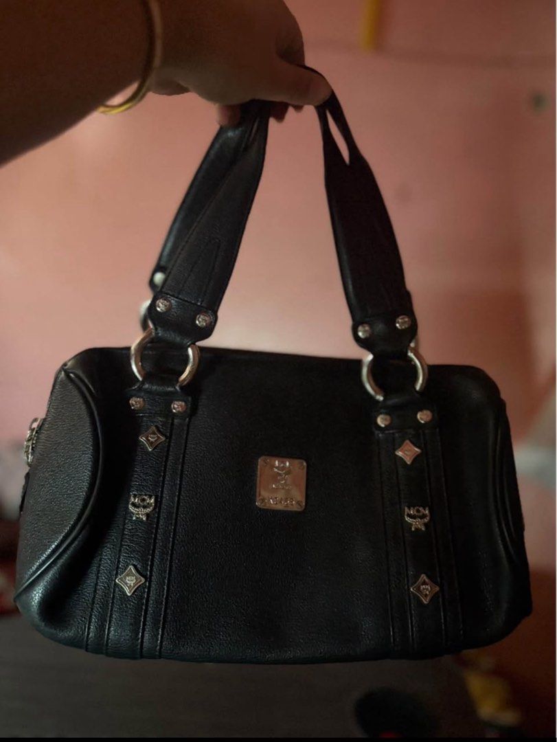 MCM papillon Bag (Category: Luxury Bags & Wallets) located in Batangas. Submitted by jennifer.decastro6_171 (Listing ID 1375380315, Image 1). Description: For Sale - MCM papillon Bag Preloved - used but not abuse 100% Original.