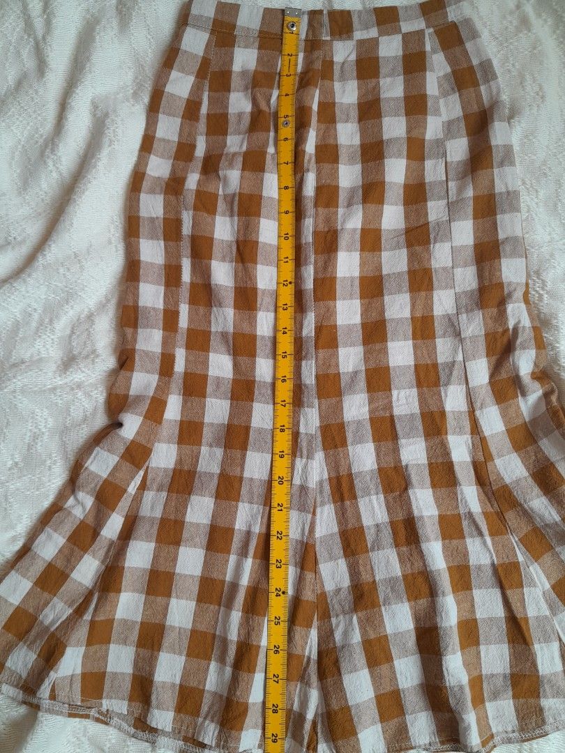 Mermaid Style Midi Skirt (Category: Skirts) located in Cebu City. Submitted by aimfl (Listing ID 1375323927, Image 3). Description: • Dimensions: Approx. 12 x 29 (See photos). • These are pre-loved items so please manage your expectations. • Buyer must shoulder the shipping fee. • Rfs: Decluttering Tagging: Dorothy Perkins, Mango, Zara, Uniqlo, GU. H&M, Forever 21, F21, COS, Cotton On.