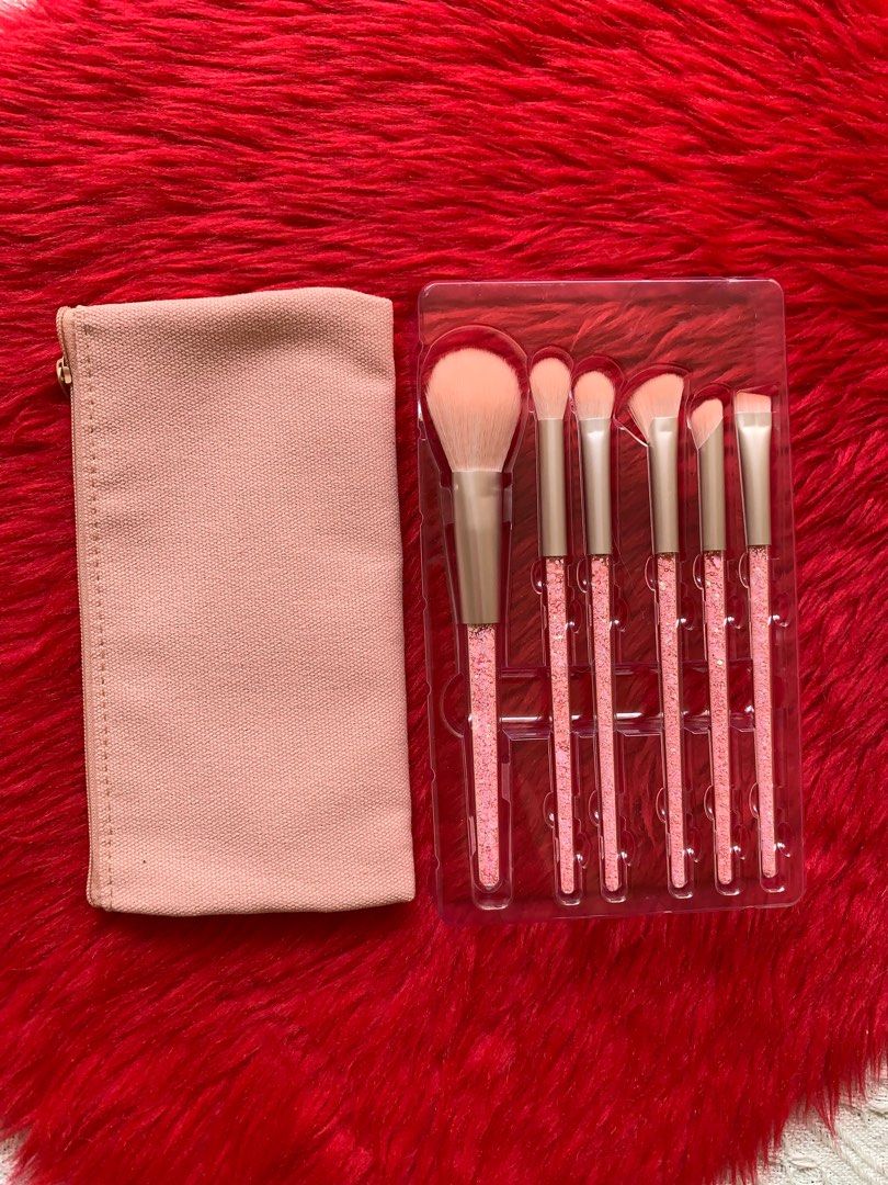 Miniso Full Face Make up Brush Set with Pouch (Category: Makeup) located in Quezon City. Submitted by jaianaapura (Listing ID 1375325269, Image 2). Description: Authentic miniso mall pull out brush set.