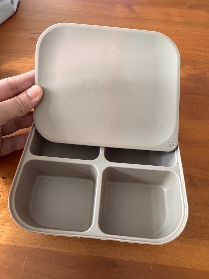 Modui Silicone Food Tray (Category: Weaning & Toddler Feeding) located in Singapore. Submitted by callmeyari (Listing ID 1375342851, Image 1). Description: $10 4 compartments , beige Top up for postage or courier, or self collect at Bukit Batok west. .