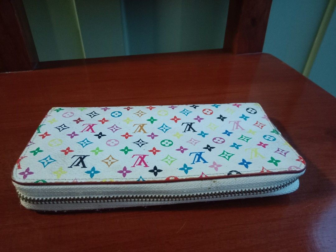 Monogram White Dark Pink Interior (Category: Luxury Bags & Wallets) located in Solano. Submitted by bags_infinity (Listing ID 1375383414, Image 1). Description: ✨all items available; updated always if sold ✨vague messages will be ignored: available? hm? location?..etc ✨i send more pictures for details if available 🌱 location: Nueva Vizcaya 🌱 payment method: GoTyme & Maya.