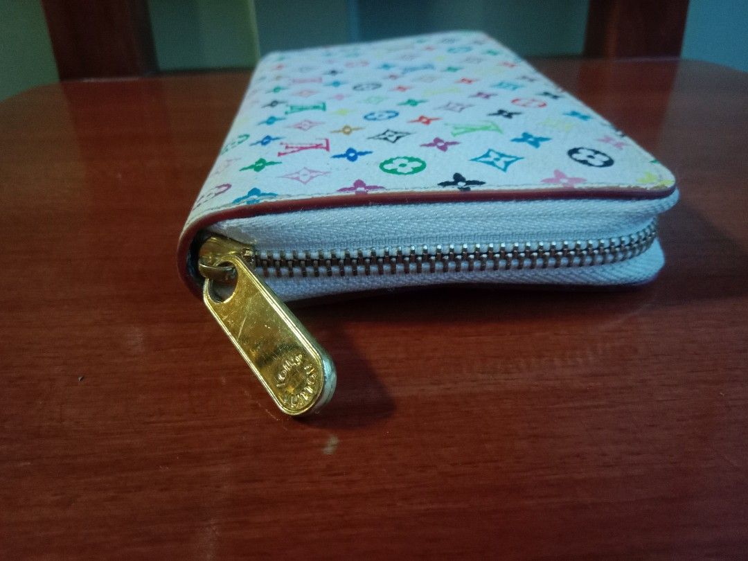 Monogram White Dark Pink Interior (Category: Luxury Bags & Wallets) located in Solano. Submitted by bags_infinity (Listing ID 1375383414, Image 3). Description: ✨all items available; updated always if sold ✨vague messages will be ignored: available? hm? location?..etc ✨i send more pictures for details if available 🌱 location: Nueva Vizcaya 🌱 payment method: GoTyme & Maya.