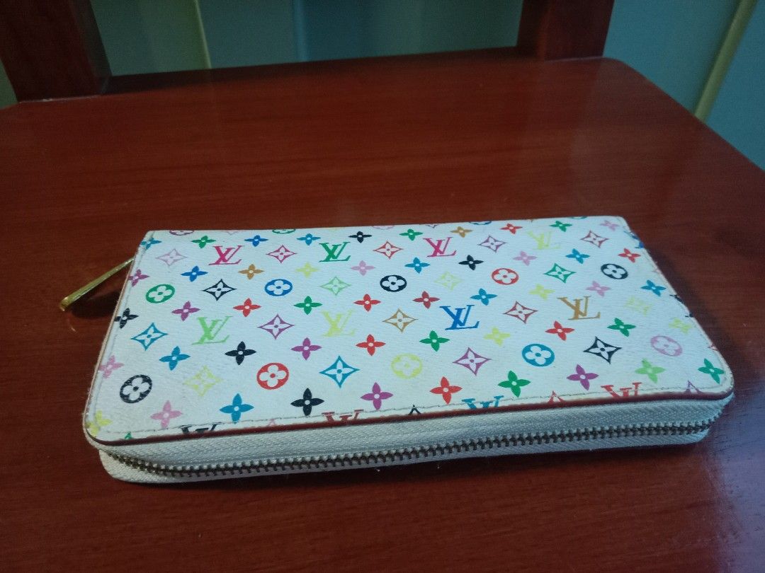 Monogram White Dark Pink Interior (Category: Luxury Bags & Wallets) located in Solano. Submitted by bags_infinity (Listing ID 1375383414, Image 2). Description: ✨all items available; updated always if sold ✨vague messages will be ignored: available? hm? location?..etc ✨i send more pictures for details if available 🌱 location: Nueva Vizcaya 🌱 payment method: GoTyme & Maya.