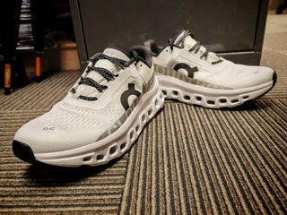 Running on cloud cloudmonster sneakers62978590755201117