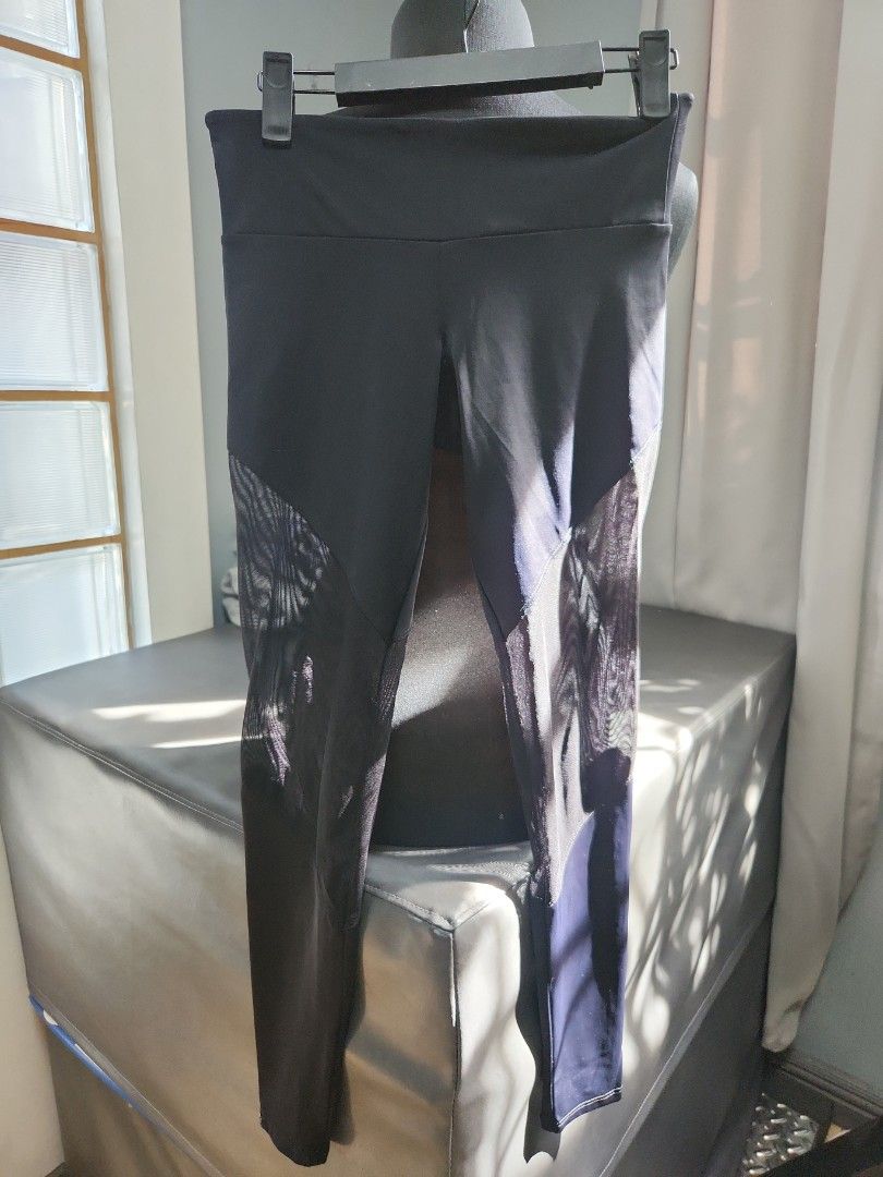 Onsie mesh leggings in XS (Category: Activewear) located in Paranaque City. Submitted by jayo88 (Listing ID 1375276729, Image 1). Description: Onzie mesh leggings very nice no damage.