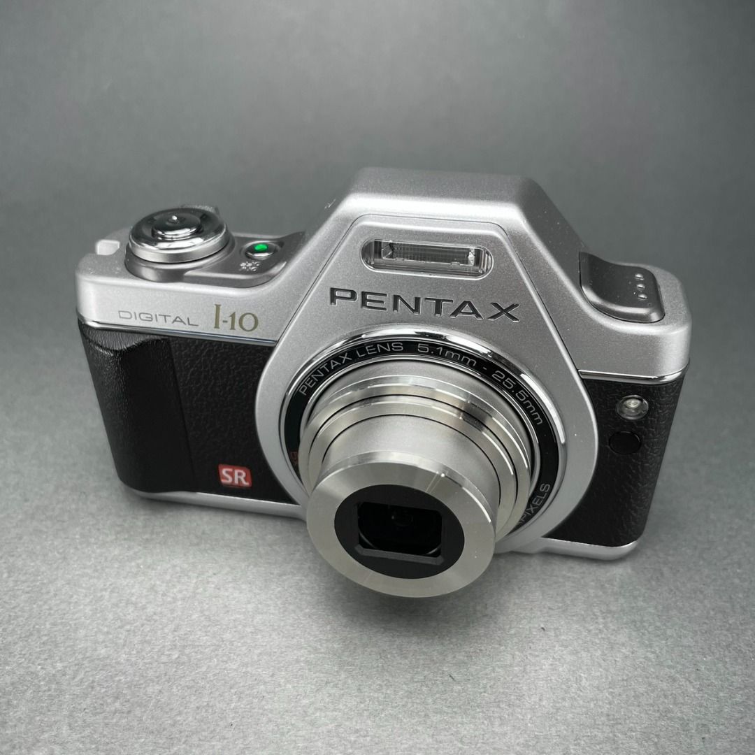 由 hilldoog998 (刊登 ID 1375442353，圖片 1) 提交，位於 台中市 (Taichung) 的 Pentax Optio I-10/數位/CCD/賓得士 (類別：相機)，說明：機況：拍攝功能皆正常，外觀漂亮沒有明顯使用痕跡，鏡頭乾淨，1210萬像素，支援錄影功能，內建白平衡可調整。 電池： D-LI92 鋰充電池 記憶卡：SD Card (可加購)。