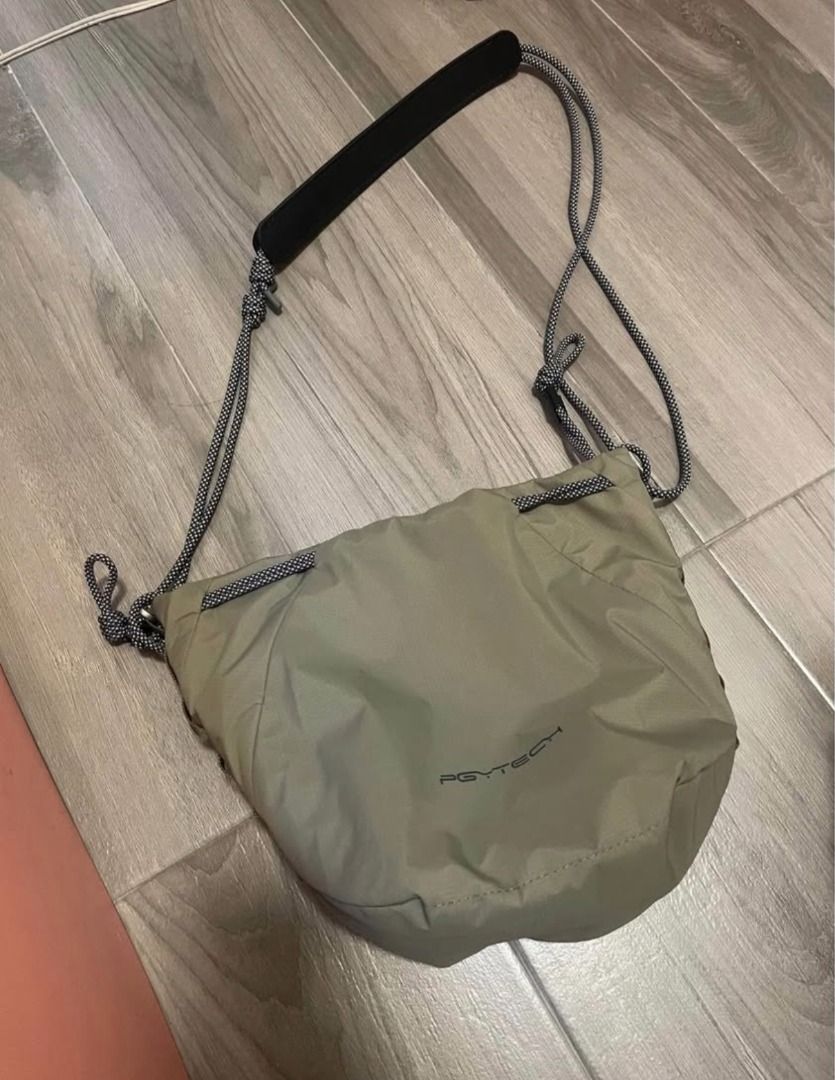 Pgytech onego drawstring bag (Category: Camera Bags & Carriers) located in Caloocan City. Submitted by aamramos-99076 (Listing ID 1375381306, Image 1). Description: For sale!!!! Camera bag Pgytech drawstring Kasya 1 camera + 2 lenses Isang beses lng nagamit 🥲 Kasya ung xt30ii with xf18-55mm ko.may space pa for wallet/charger/powerbank. Rfs: hndi ko trip.😅 Manila area.