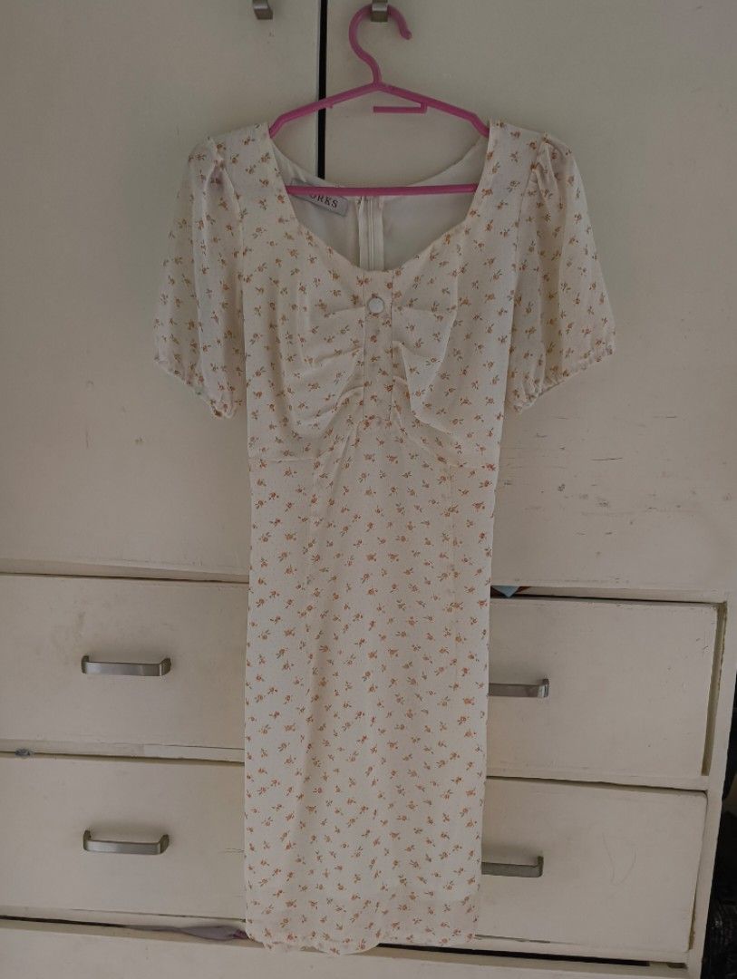 Pink Floral Mini Dress| WORKS (Category: Dresses) located in San Juan City. Submitted by supermonkyball (Listing ID 1375308018, Image 1). Description: 250 if payo/buying asap. SIZE: Small. Like new, never had the chance to wear it out. Color is a very light pink, almost peach RFS: Downsizing Payment via GCash or Maya Shipping via JnT or Lalamove within Metro Manila. Feel free to PM for more questions or photos.