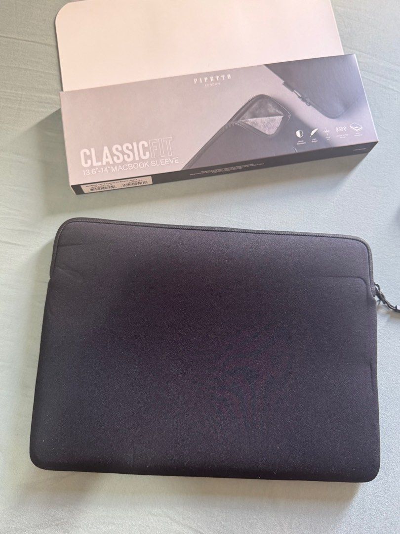 Pipetto Laptop Sleeves 13"-14" (Category: Laptop Bags & Sleeves) located in Quezon City. Submitted by jgsellss (Listing ID 1375449162, Image 2). Description: Bought from Powermac. Used it twice, no damage or anything. .