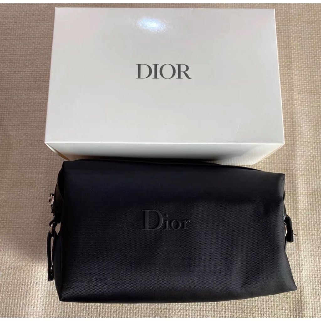 Pouch Dior, Fesyen Wanita, Tas & Dompet di Carousell