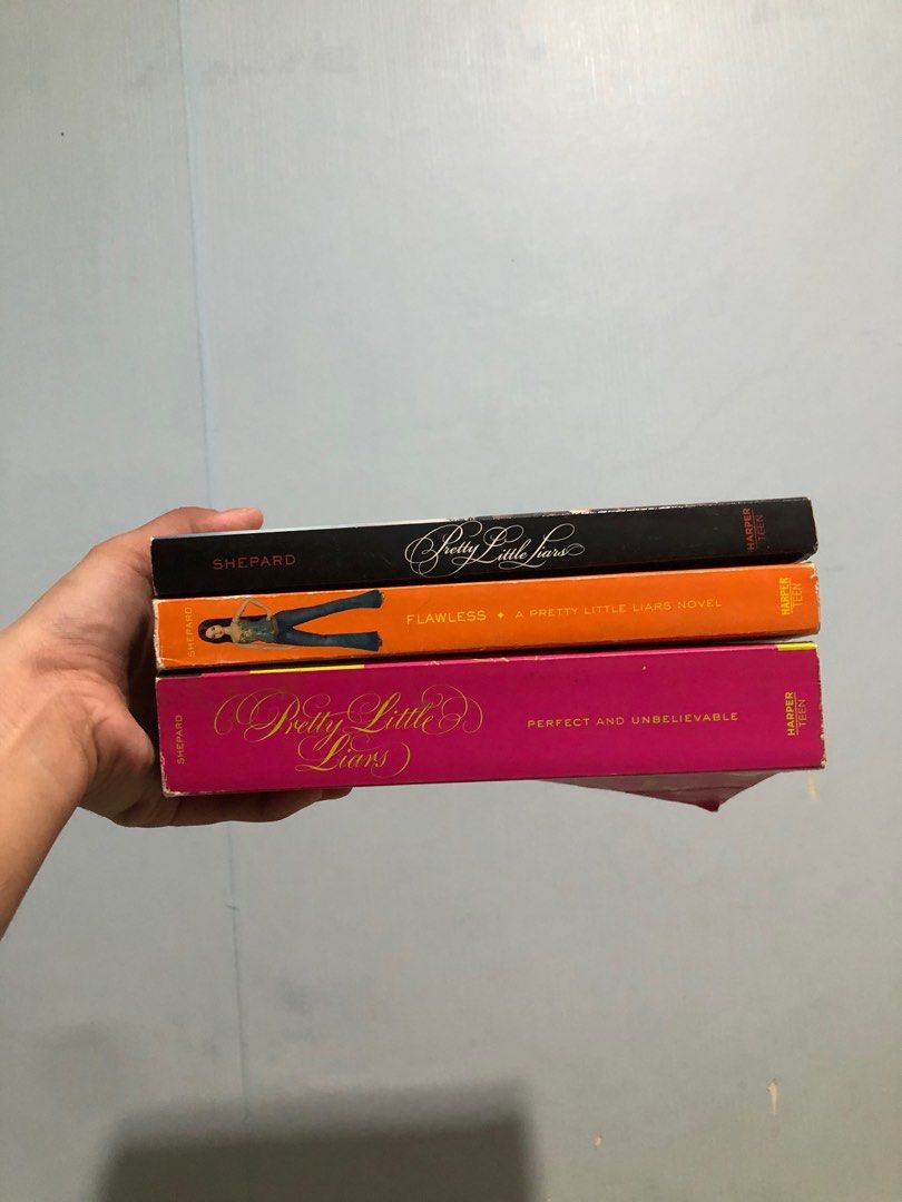 Pretty Little Liars Book 1-4 (Paperback) (Category: Storybooks) located in Cebu City. Submitted by sonnydeclutters (Listing ID 1375291834, Image 2). Description: with freebie book from same author never been read has tanning & foxxing.