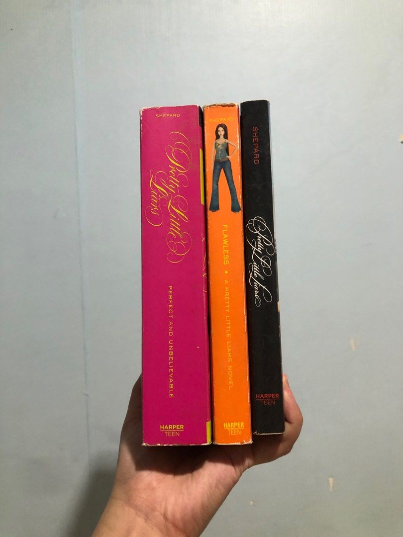 Pretty Little Liars Book 1-4 (Paperback) (Category: Storybooks) located in Cebu City. Submitted by sonnydeclutters (Listing ID 1375291834, Image 1). Description: with freebie book from same author never been read has tanning & foxxing.