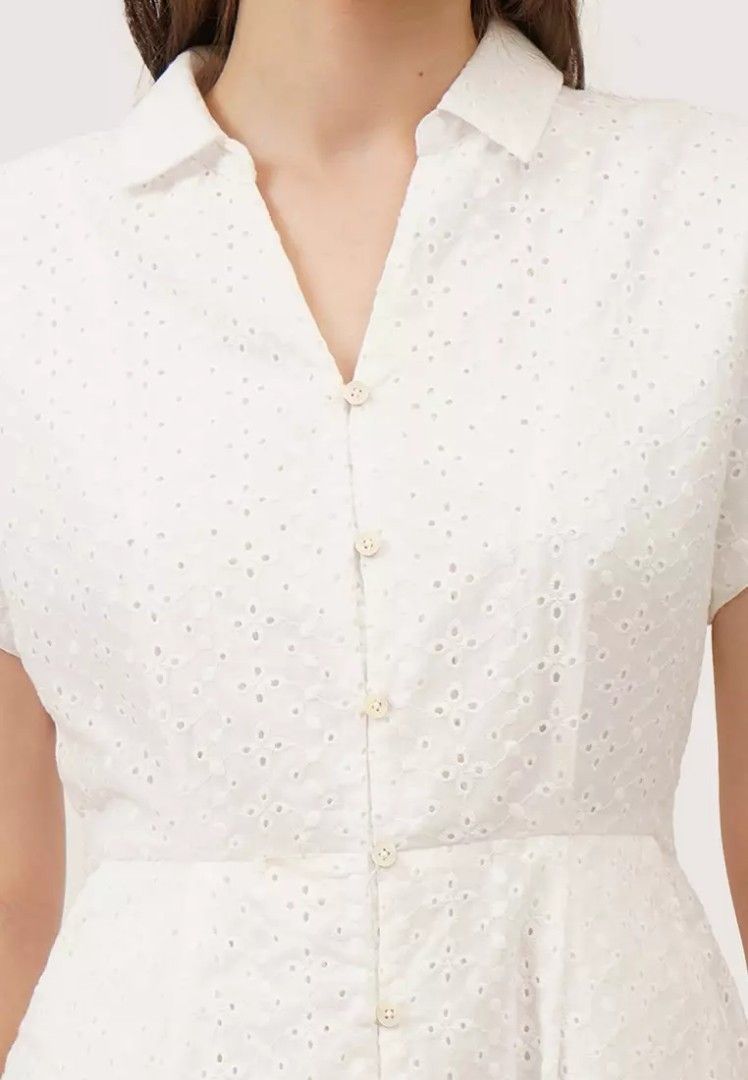 Regatta White Dress (Category: Dresses) located in Cebu City. Submitted by aimfl (Listing ID 1375315290, Image 3). Description: • Used only once (as an extra dress during our wedding reception). • Issue: Two button holes are broken (See photos). DM for more pics. • Dimensions: 17 x 40 in • These are pre-loved items so please manage your expectations. • Buyer must shoulder the shipping fee. • Rfs: Decluttering, cannot find time to have the button 