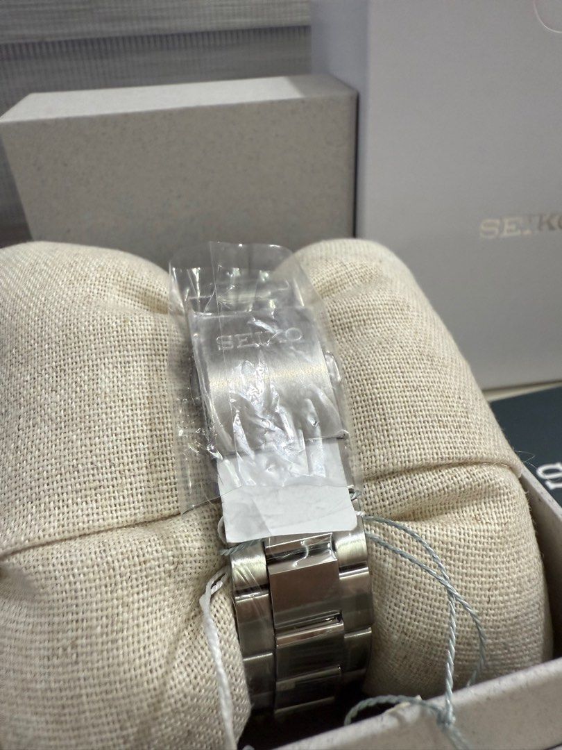 Seiko Panda SBPY165 (Category: Luxury Watches) located in Las Pinas. Submitted by cnp2021 (Listing ID 1375337195, Image 3). Description: BRANDNEW SEIKO PANDA 42.5MM SBPY 165 - JDM unit 🇯🇵 Complete inclusion - Tags/Plastics/Stickers 3yrs Seiko warranty Grab/Lalamove/Gogoexpress/LBC BDO/BPI/Gcash/Layaway 🏷️ : Php 15990 📍: Las Pinas DM us for inquiries.