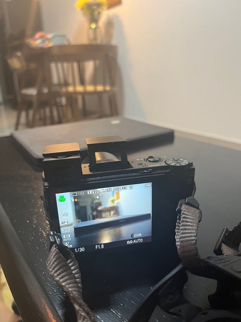 Sony RX100 Mark III, Photography, Cameras on Carousell