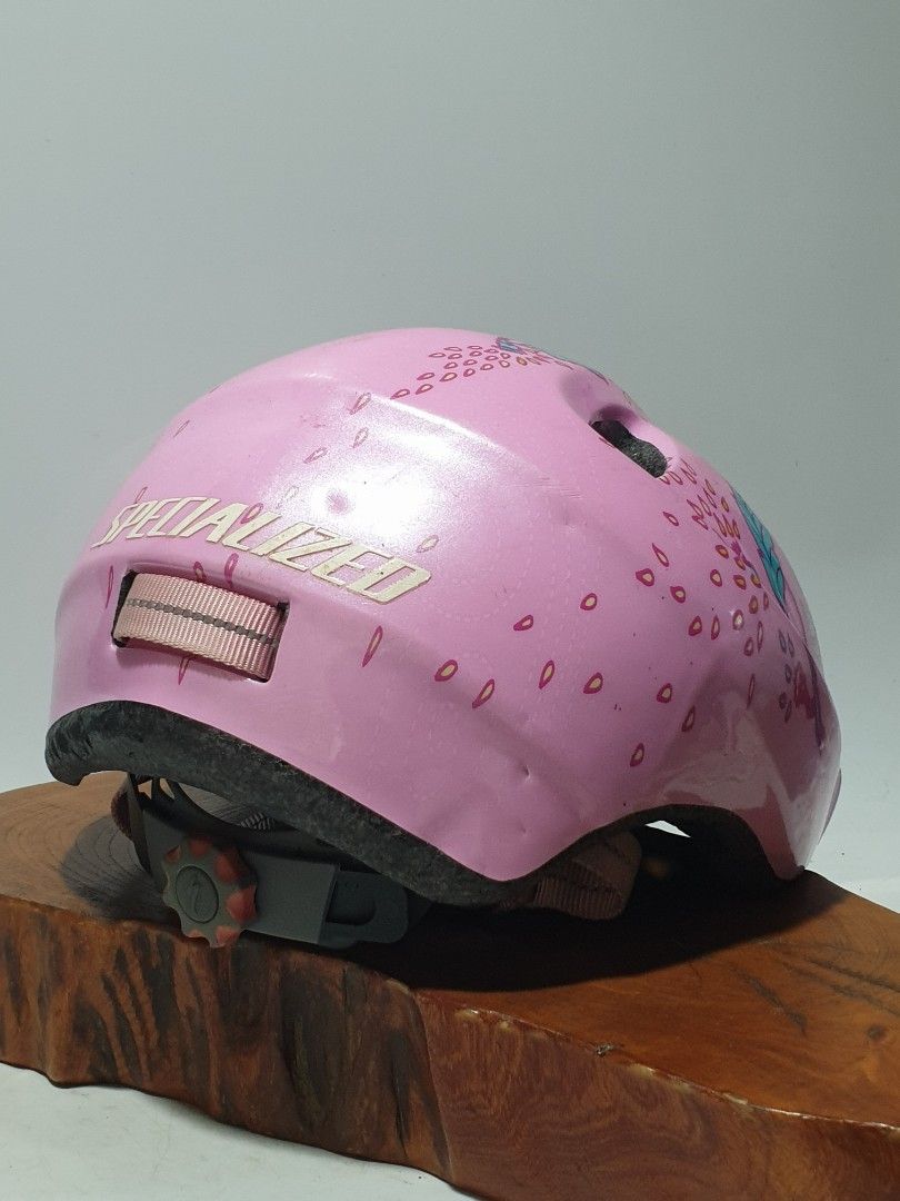 Specialized - Kids Helmet (Category: Bicycles) located in Las Pinas. Submitted by oldsthetics (Listing ID 1375457580, Image 2). Description: Specialized - Kids Helmet Model: Small Fry Size : 50-55 cm Designed to handle growth spurts picky kids and demanding parents Features Headset SC dial fit system for easy adjustments to fit even the smallest heads. ▪︎Headset SC fit system scaled specifically for child-sized helmets with large external adjustm