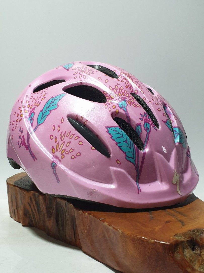 Specialized - Kids Helmet (Category: Bicycles) located in Las Pinas. Submitted by oldsthetics (Listing ID 1375457580, Image 3). Description: Specialized - Kids Helmet Model: Small Fry Size : 50-55 cm Designed to handle growth spurts picky kids and demanding parents Features Headset SC dial fit system for easy adjustments to fit even the smallest heads. ▪︎Headset SC fit system scaled specifically for child-sized helmets with large external adjustm
