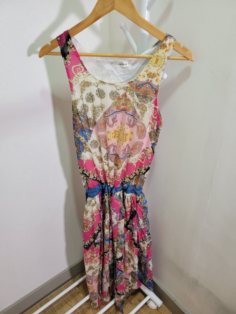 Summer Dress (Category: Dresses) located in Las Pinas. Submitted by cabinetchasu (Listing ID 1375387686, Image 1). Description: Please read before messaging 🔻⬇️🔽👇 Details: - Offbrand summer dress, hand me down but in good condition - Calf length, fits S to M body frame - RFS decluttering - Can offer last price to sure buyers only, just ask kindly MOP Gcash, BPI, or BDO Shipping fee care of buyer Can ship via LBC COP or J&T Express. For meetups