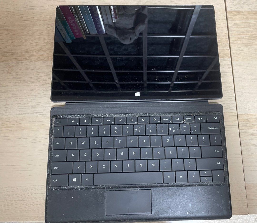 Surface Microsoft Tablet (Category: Laptops & Notebooks) located in Singapore. Submitted by sxingx (Listing ID 1248185688, Image 1). Description: Good working condition. Self collect or delivery for a fees..