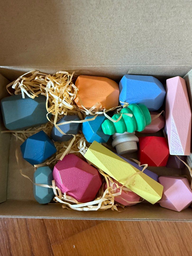 Toddler books and toys (Category: Infant Playtime) located in Singapore. Submitted by gkly06 (Listing ID 1375444411, Image 3). Description: SELLING ALL IN A BUNDLE Priced to go Price inclusive of courier .