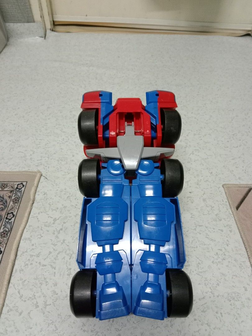 Transformers robot (Category: Action & Battle Toys) located in Klang. Submitted by ejaii8 (Listing ID 1375458241, Image 1). Description: robot Transformers boleh transform jadi lori condition memang terbaik!!! item bundle saiz 44cm tinggi besar.