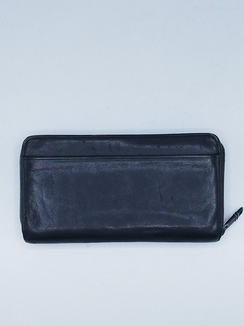 TUMI Delta Zip-around Travel Wallet (Category: Belt bags, Clutches and Pouches) located in Quezon City. Submitted by redragtag (Listing ID 1375375932, Image 2). Description: Authentic TUMI Delta Travel wallet - Sleek and functional accessory for organising travel documents and valuables. - It features a Zip-around closure, multiple compartments for cards, cash, and passport. - Made from durable, full-grain napa leather. Condition: Very good. Ther