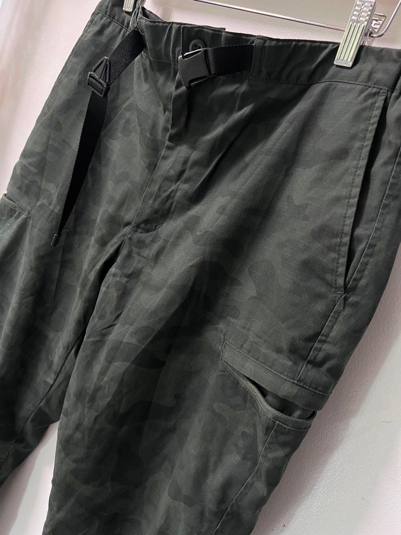Uniqlo camouflage trek pants (Category: Jeans) located in La Trinidad. Submitted by toronnie22 (Listing ID 1375291410, Image 2). Description: Uniqlo camouflage trek pants With warmer 32 waistline L 41 inches 1299 plus sf sa malayo Baguio base.
