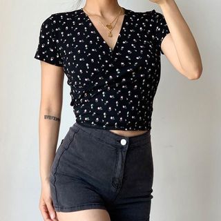 (Category: ) located in . Submitted by closet.88 (Listing ID 1375382457, Image 1). Description: .
