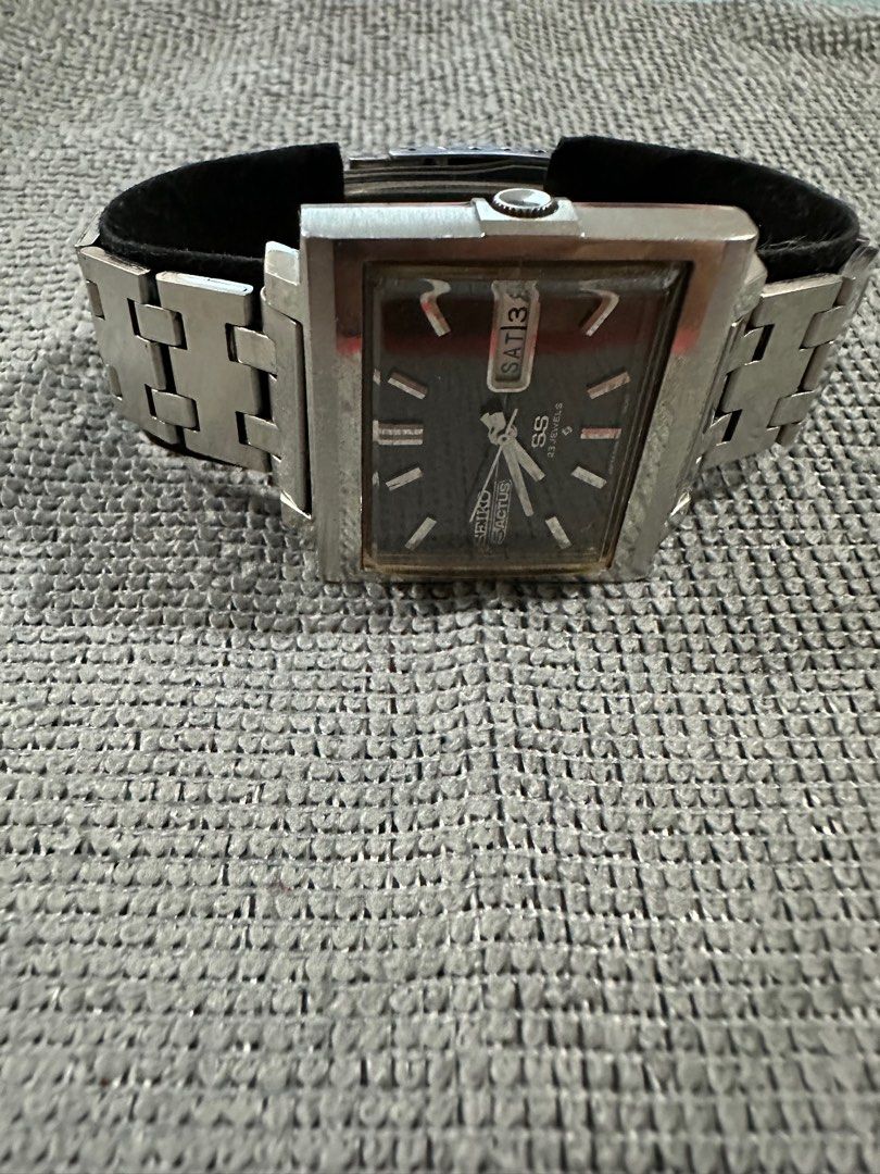 Vintage Seiko 5ACTUS Automatic SS (Category: Men's Watches) located in Quezon City. Submitted by carl.sy. (Listing ID 1375289996, Image 2). Description: Vintage Seiko 5ACTUS Automatic Black Square Dial 6106-5440 Day Date Kanji. There are numerous small scratches throughout. The band is genuine SEIKO. The display of the day of the week can be switched between Japanese and English. Operation is normal. Keeping time: +30~+40 sec / day Case Size：34×t