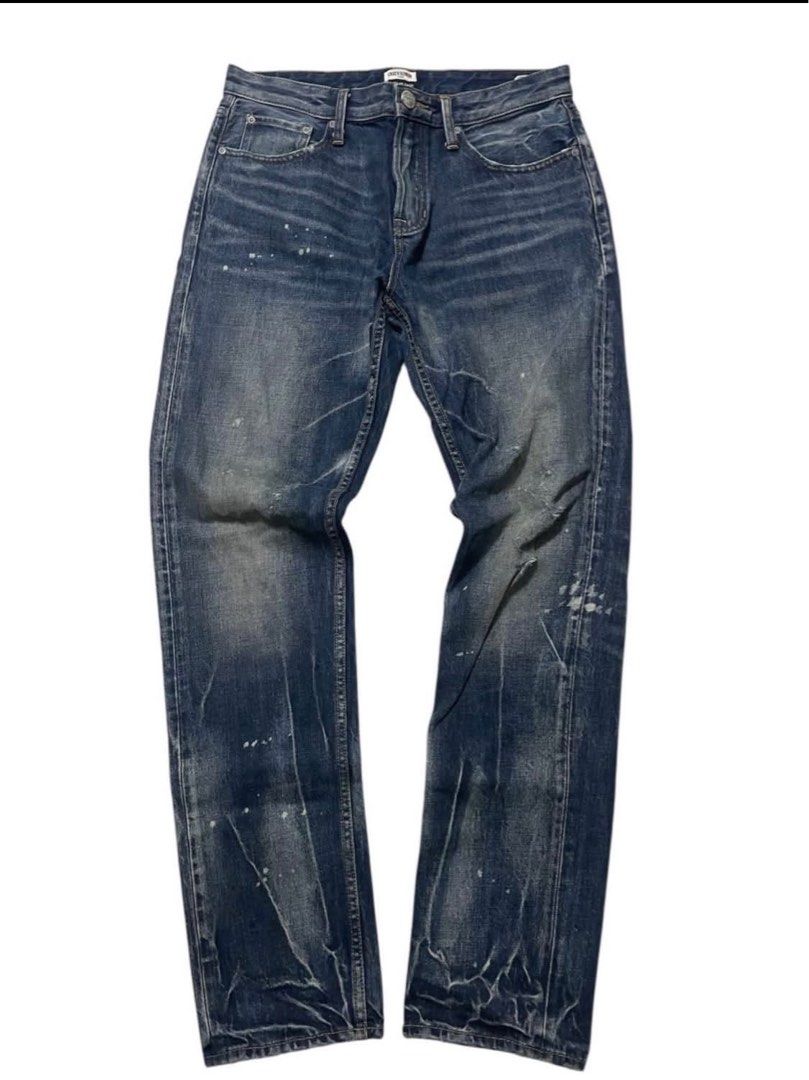 Wash Chevignon jeans (Category: Jeans) located in Manila. Submitted by 2002kid (Listing ID 1375404880, Image 1). Description: Light wash Chevignon Jeans Waist 31 Length 32 Leg hole 8 Issue: None .
