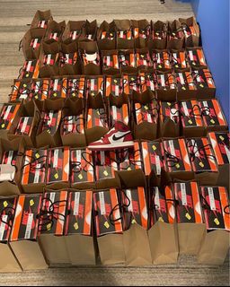 (Category: ) located in . Submitted by sneaker_swagilicious (Listing ID 1375391019, Image 1). Description: .