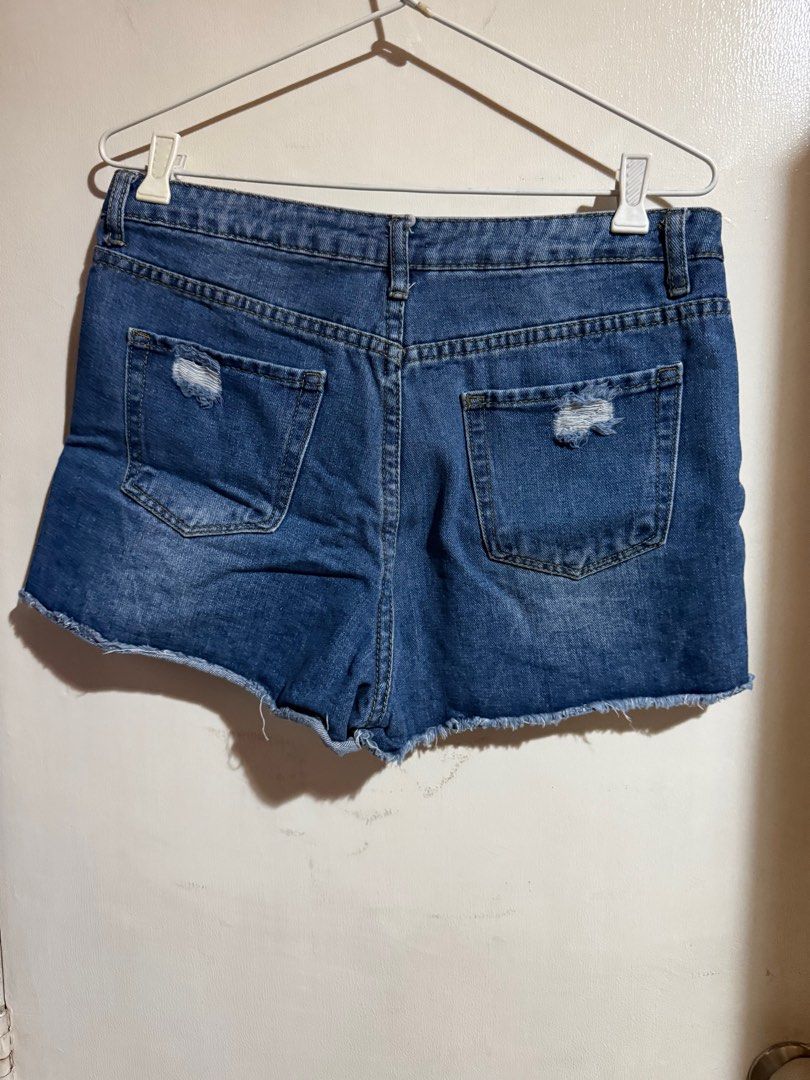 Zalora Denim Shorts (Category: Shorts) located in Marikina City. Submitted by declutteringera (Listing ID 1375433797, Image 2). Description: - size L - in good condition - has side and back pockets RFS: decluttering.